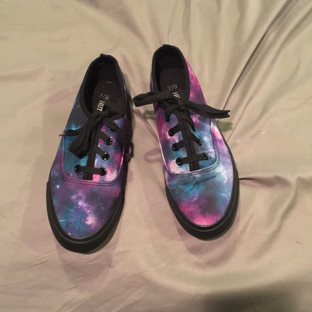 galaxy hot topic shoes